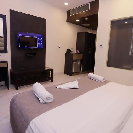 Hotel Pk Residency Noida Kültér fotó