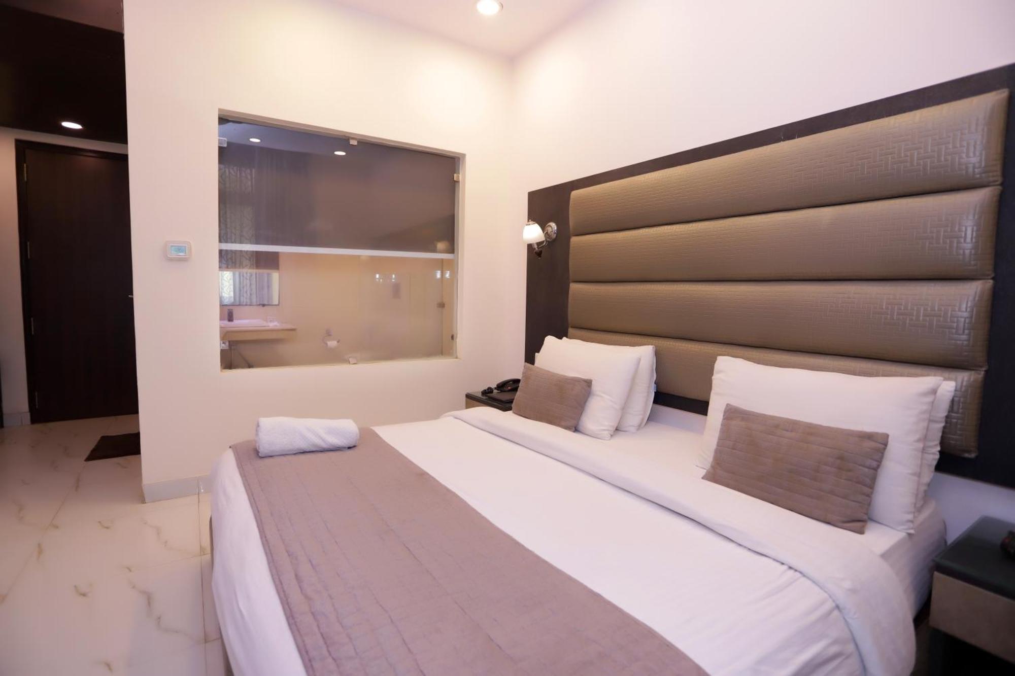 Hotel Pk Residency Noida Kültér fotó