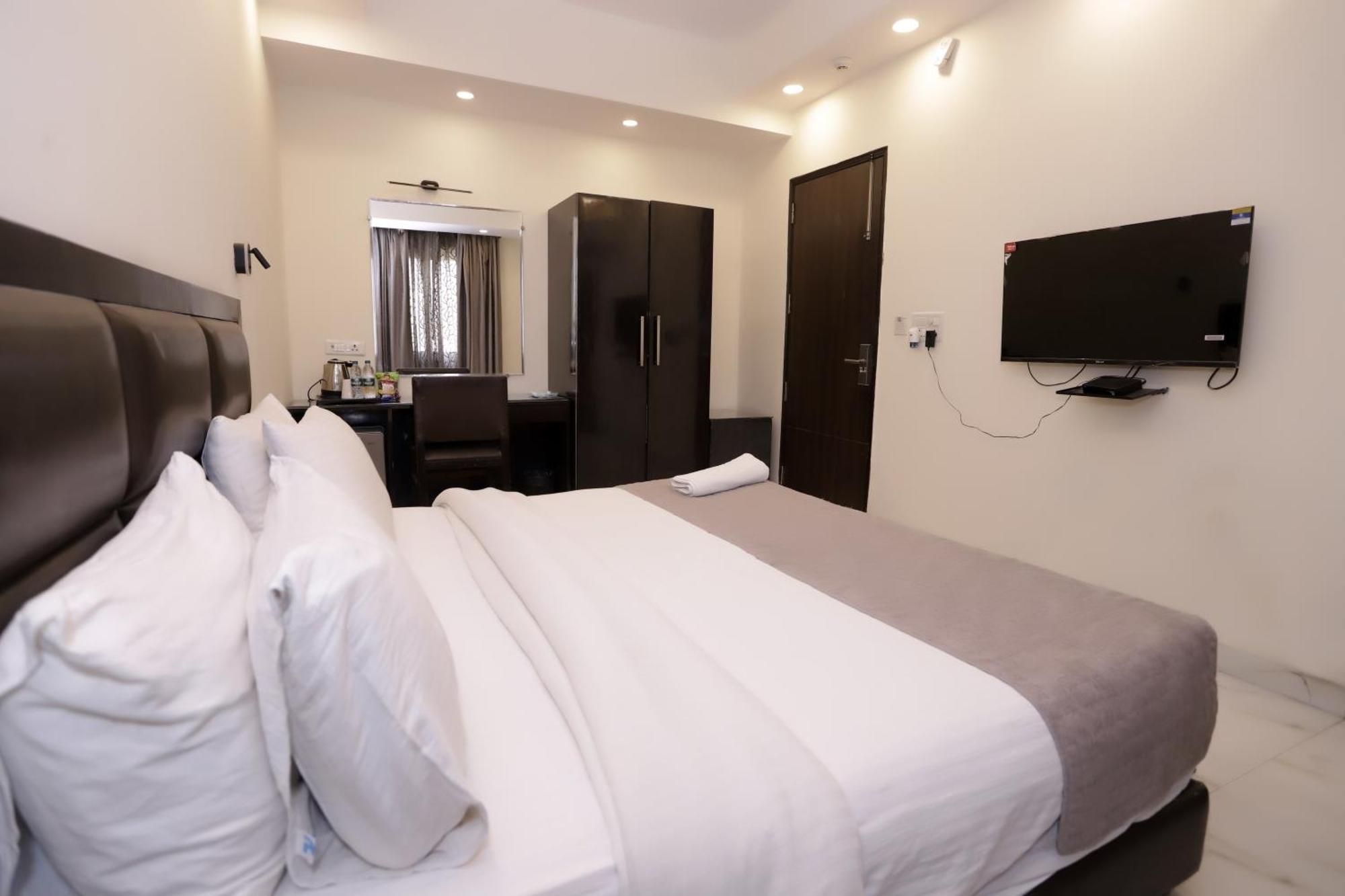 Hotel Pk Residency Noida Kültér fotó