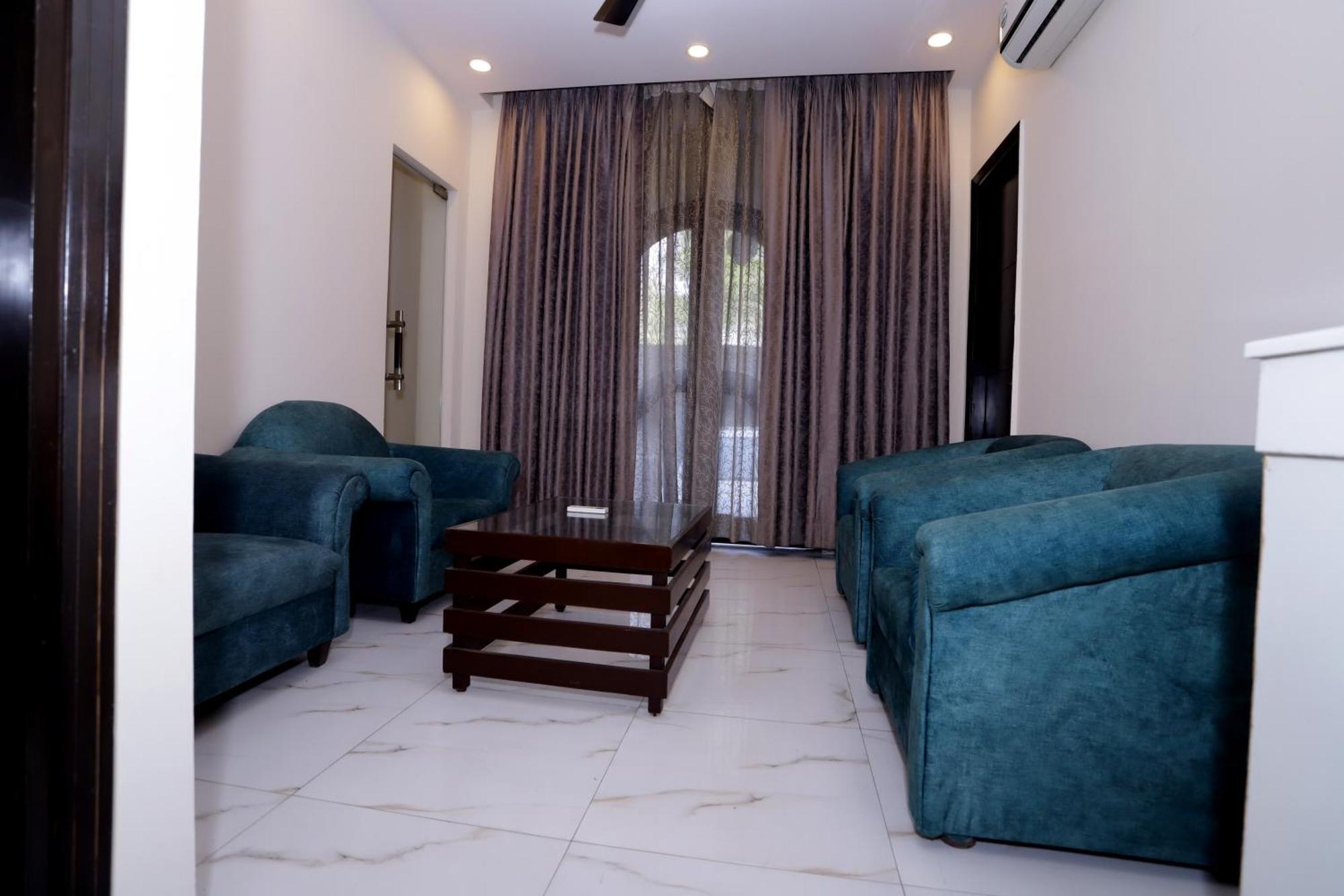 Hotel Pk Residency Noida Kültér fotó