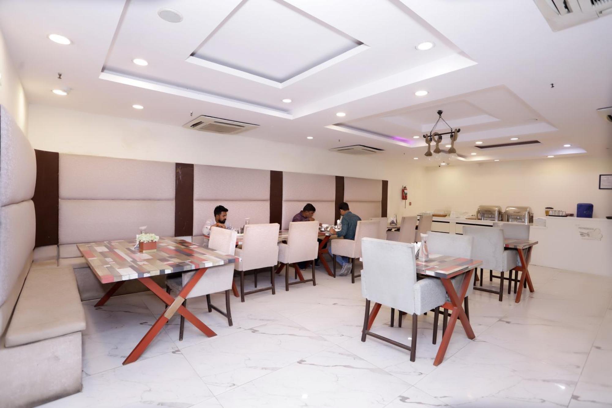 Hotel Pk Residency Noida Kültér fotó