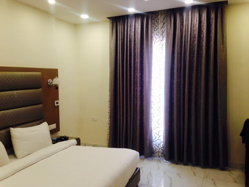 Hotel Pk Residency Noida Kültér fotó