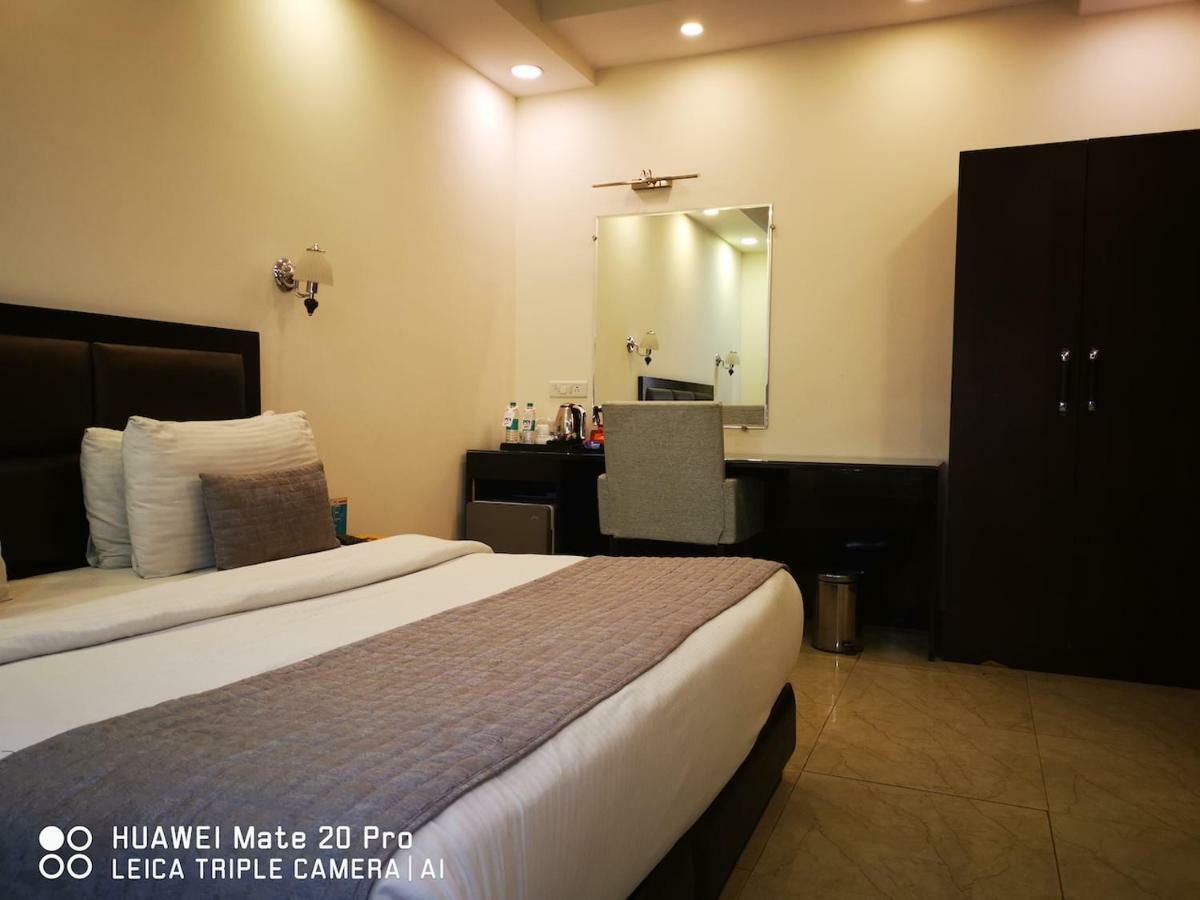 Hotel Pk Residency Noida Kültér fotó